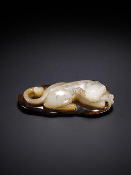 和田玉秋葉獾雕件