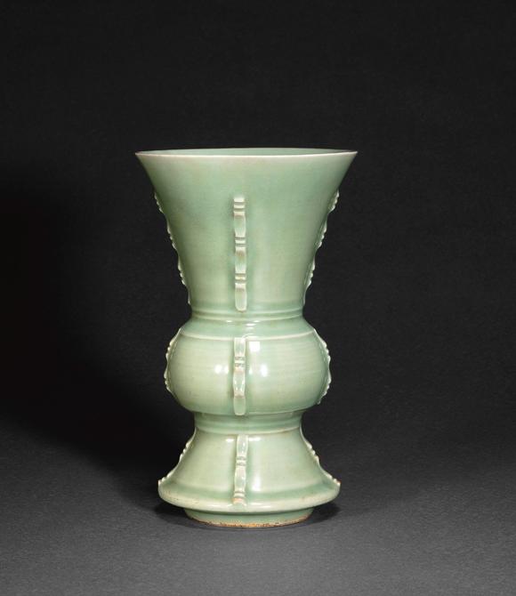 梅子青釉出戟尊高清大图_易拍全球上海嘉禾《古董赏珍》——瓷器,玉