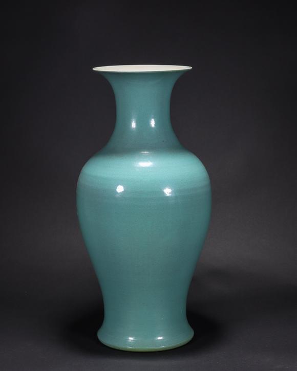 大清雍正年制款宜钧釉观音瓶