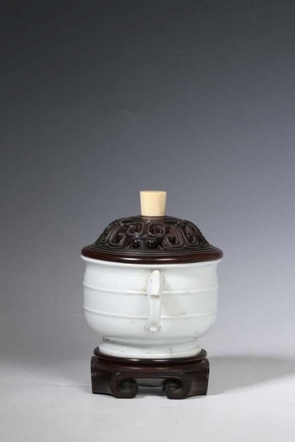 清康熙德化窑白釉双龙耳簋式炉