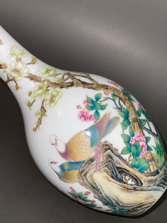 雍正珐琅彩鸽子题诗花鸟胆瓶一对
