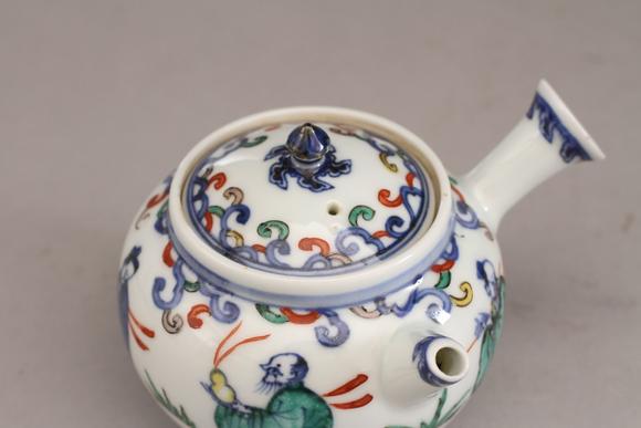 道八作五彩人物纹急须