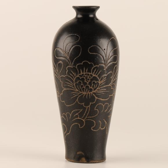 黑釉刻花花瓶