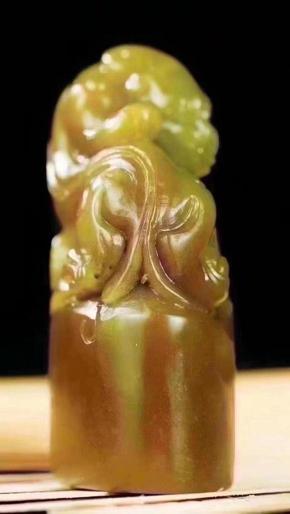 寿山月尾艾叶绿瑞兽