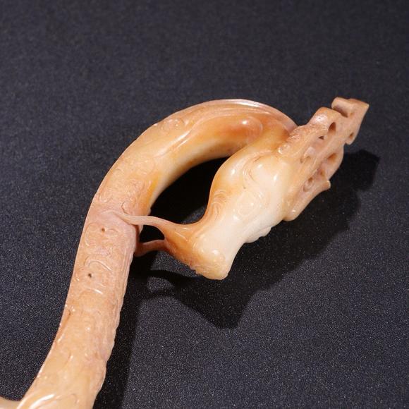 旧藏高古玉龙勾摆件