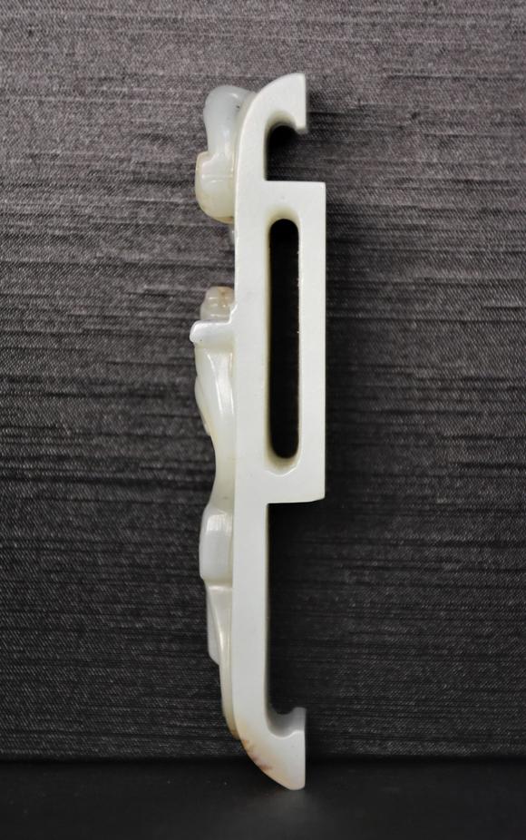 和田玉螭龙剑彘