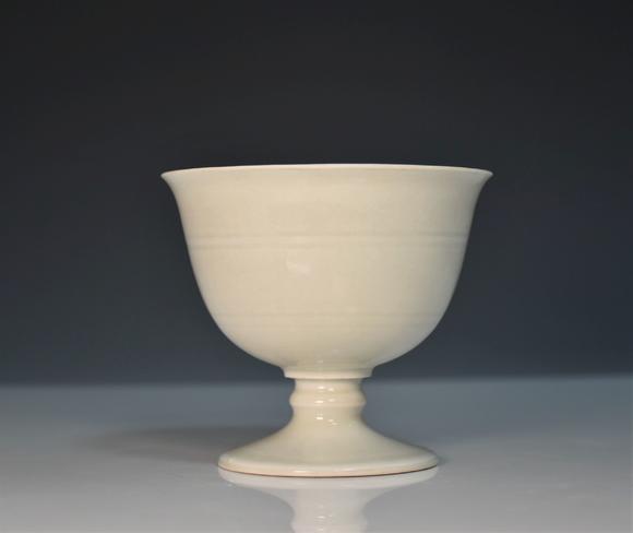 宋代定窑高足杯