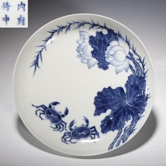 骏腾国际清 青花荷花螃蟹图盘
