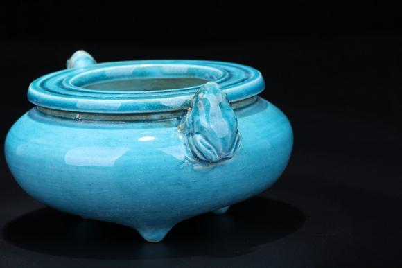 清康熙孔雀蓝釉蛙钮香炉