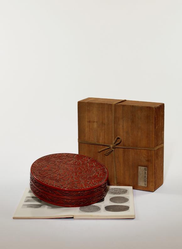 十四-十五世纪 堆朱牡丹狮子纹大香盒_十四-十五世纪