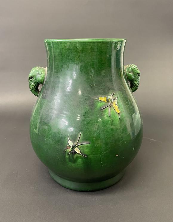 清康熙素三彩松鹤延年象耳尊