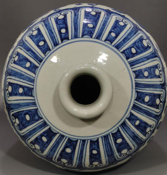 chinesemingdynastyblueandwhiteplumvase
