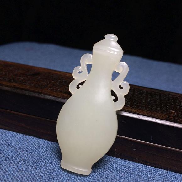 新疆和田玉籽玉玉瓶平平安安吊坠