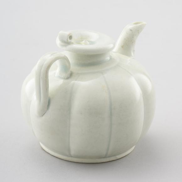 日本雅宝青白瓷瓜棱有盖执壶