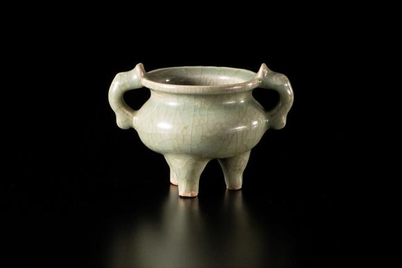 日本富士龙泉窑三足龙耳炉