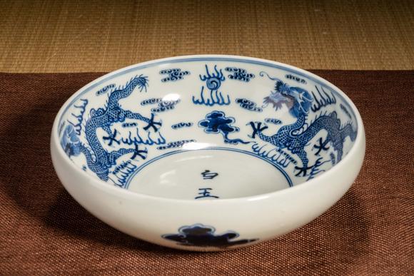 清代青花龙纹白玉斋碗
