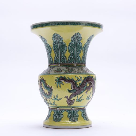素三彩龙纹瓶