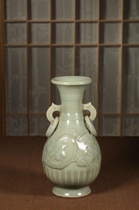 南宋龙泉窑青釉双耳瓶