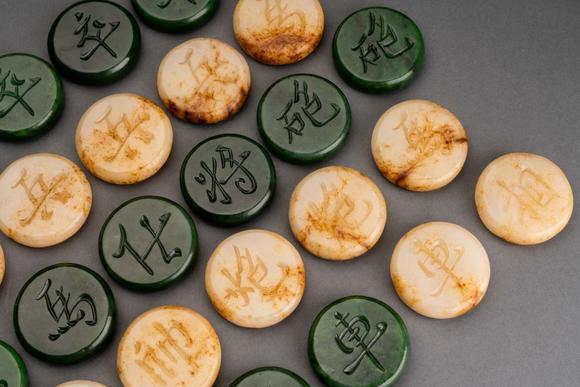 清代和田玉碧玉象棋