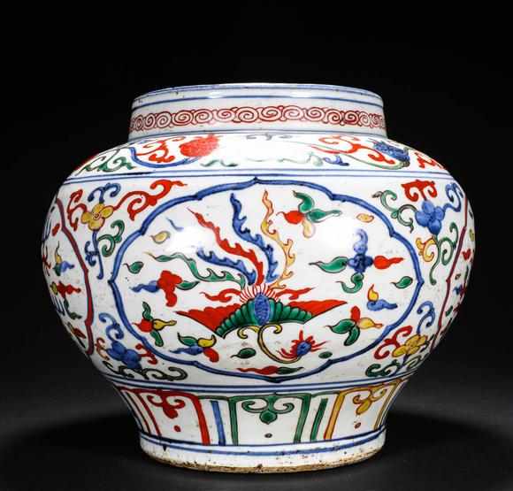 明时期五彩瓷罐