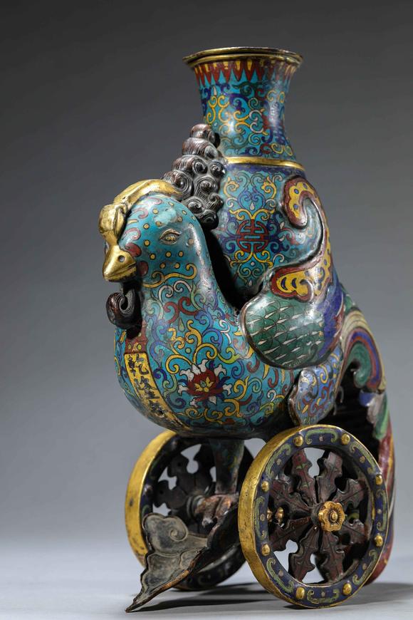 乾隆年制铜胎掐丝珐琅天鸡尊