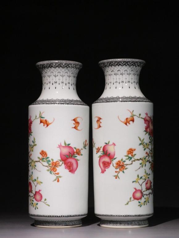 富澜海拍卖"洪宪年制"款粉彩多子多福蝙蝠石榴纹赏瓶一对