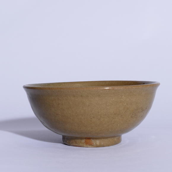 中古陶明 龙泉窑米黄釉印花碗