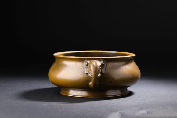 明铜象耳炉