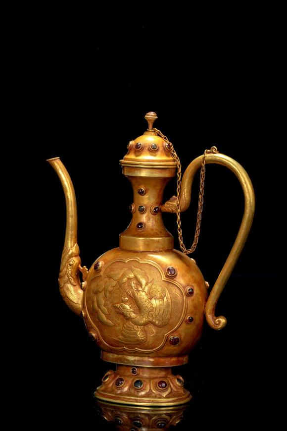 辽代纯金镶嵌宝石酒壶