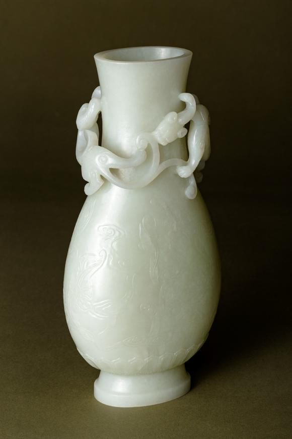 民国青白玉镂雕螭龙纹瓶