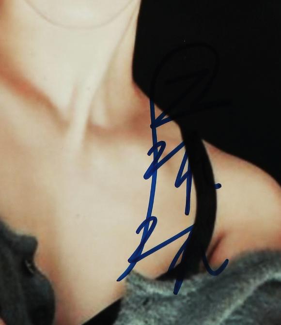 华艺国际范冰冰 中国影视女演员 范冰冰 签名照片附证书