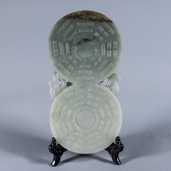 和田玉螭龙八卦纹出廓玉璧