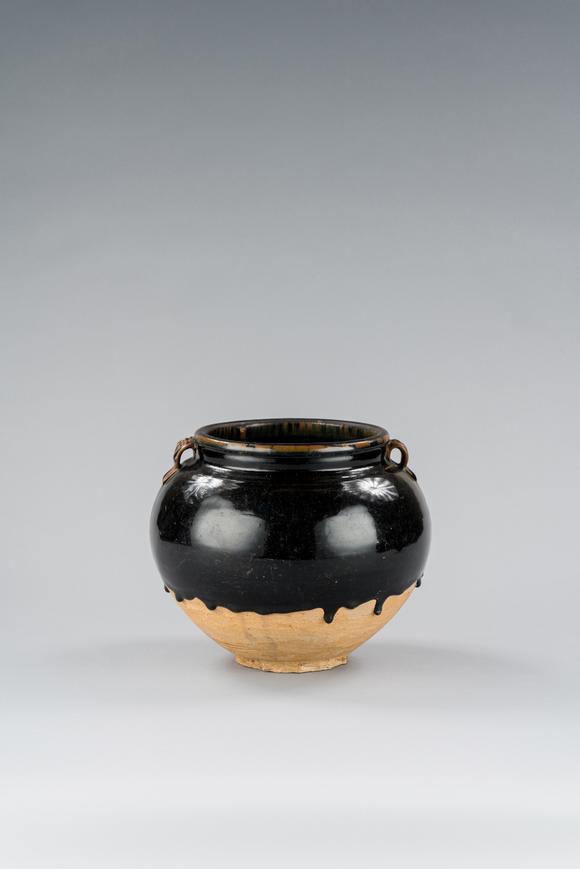 宋代磁州窑黑釉双耳罐