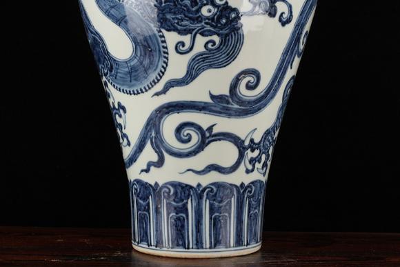 明宣德青花四爪龙纹梅瓶