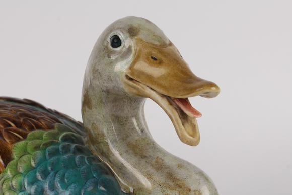 清乾隆仿生瓷鸭子摆件