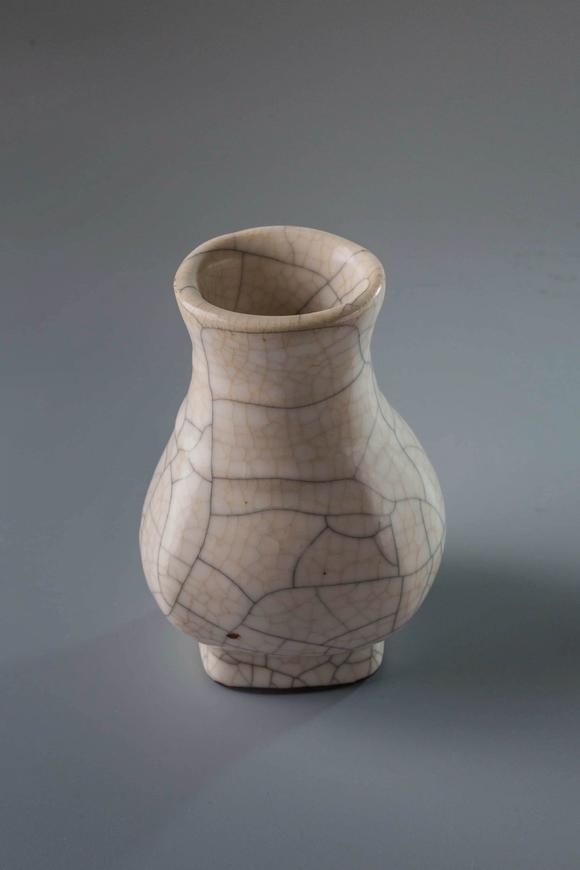 歌釉小花瓶 歌釉小花瓶估价 歌釉小花瓶高清大图 易拍全球东京价值古美术 株 东京价值古美术第五次专场拍卖拍品介绍