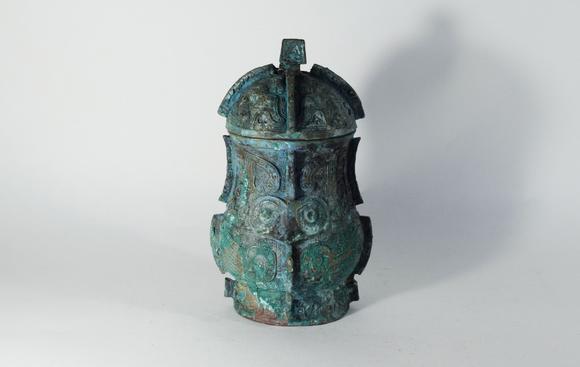 商周青铜鸱鸮纹觯