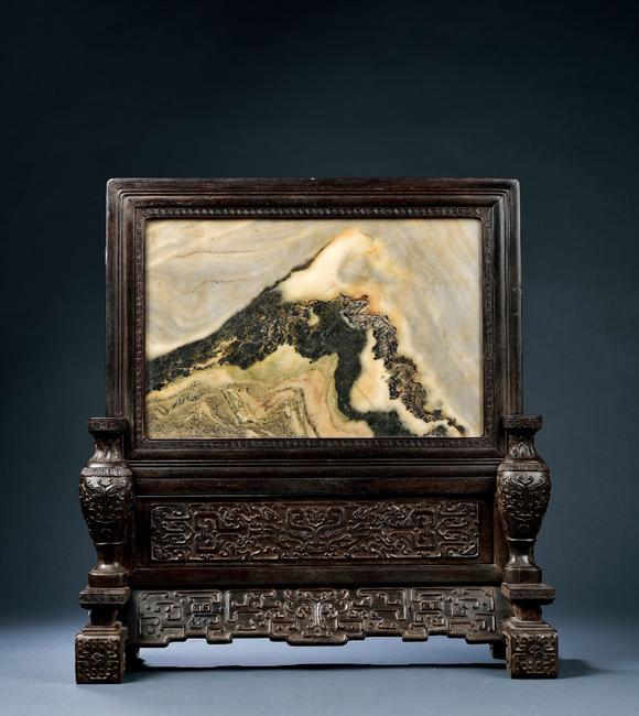 清乾隆紫檀饕餮纹西番莲嵌云石插屏