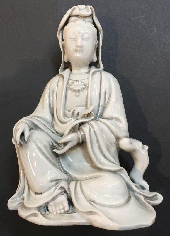 书画艺拍白瓷观音何朝宗款