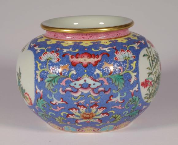 清雍正 珐琅彩苹果尊