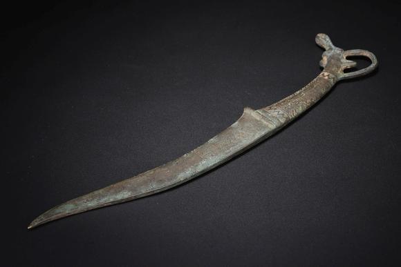 mega international auction铜制龙首刀 bronze cast dragon sword