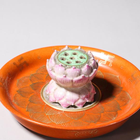 anironredgiltlotusrootporcelainincenseholder矾红描金莲藕香插