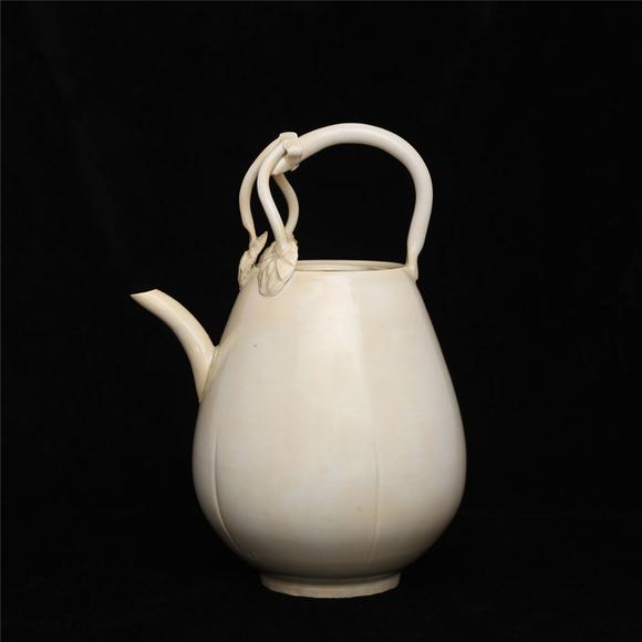 宋代定窑花卉提梁壶