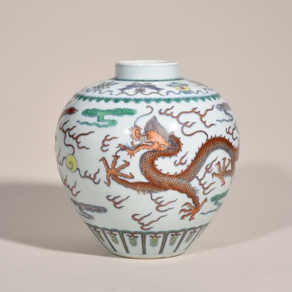 清道光五彩龙赶珠八吉祥纹罐