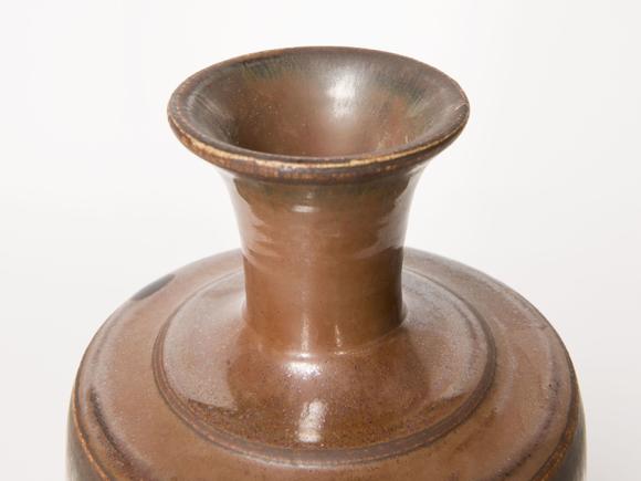 大行拍卖行金代-磁州窑酱釉平肩梅瓶