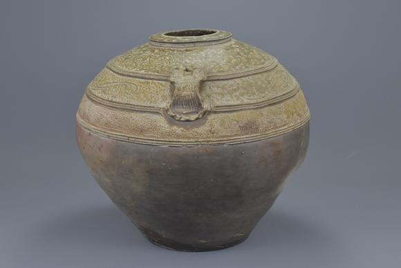 ma san auctiona large chinese han dynasty glazed